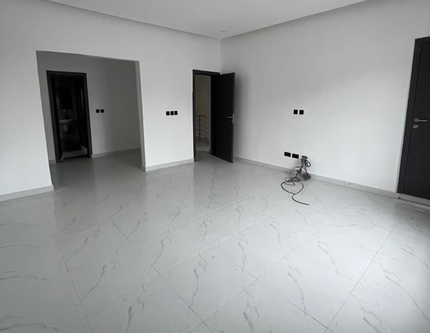 5 Bedroom Fully Detached Duplex