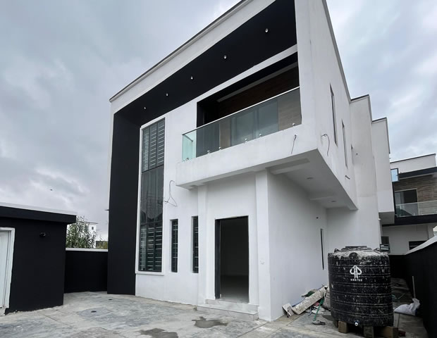 5 Bedroom Fully Detached Duplex