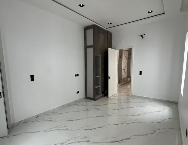 5 Bedroom Fully Detached Duplex
